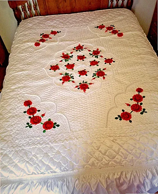MI-MI Oriental Imports White Queen Bedspread Ruffles Red Roses 2 Shams