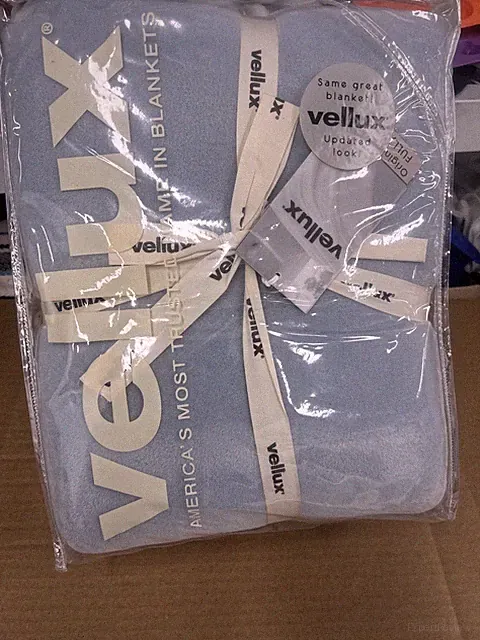 Vellux Queen Size Blanket - All Season Luxury Warm Lightweight Durable NEW