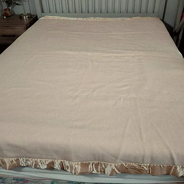 Vint Fieldcrest Blanket Throw 85x89 Pink Satin Trim Touch Class Acrylic Thick